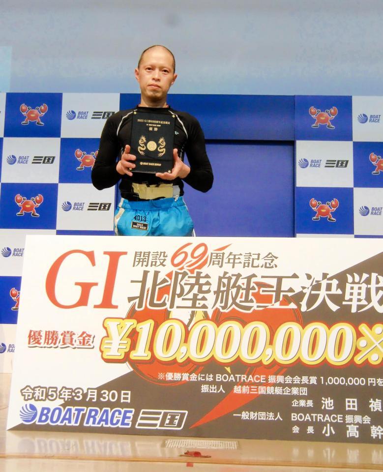 　地元周年初優勝を飾った中島孝平