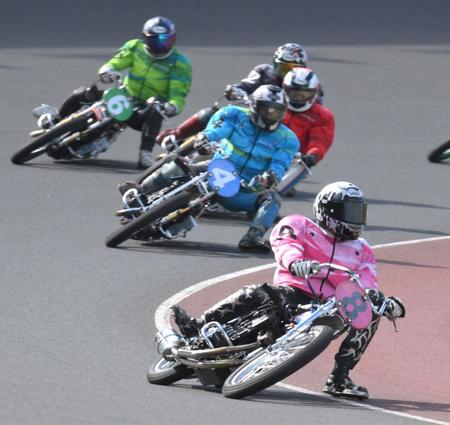 　復帰初戦を勝利で飾った森且行（手前）＝撮影・伊藤笙子