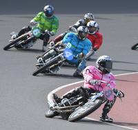 　復帰初戦を勝利で飾った森且行（手前）＝撮影・伊藤笙子