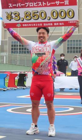 　ＳＰＲ賞を制して笑顔の古性優作