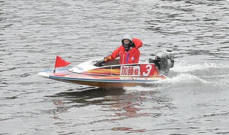 　戸田の新デザインボートのデモンストレーションランを行った加藤峻二さん