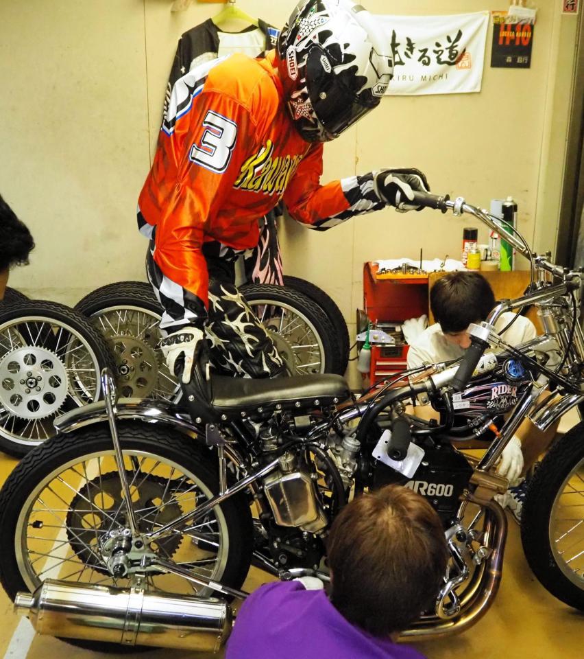 優勝戦の直後、ロッカーに引き揚げてきた森且行