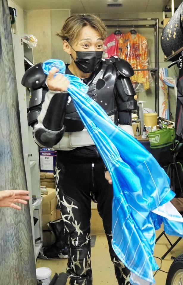 　「スタートはプレッシャーあったよ」と４枠の勝負服を外す森且行