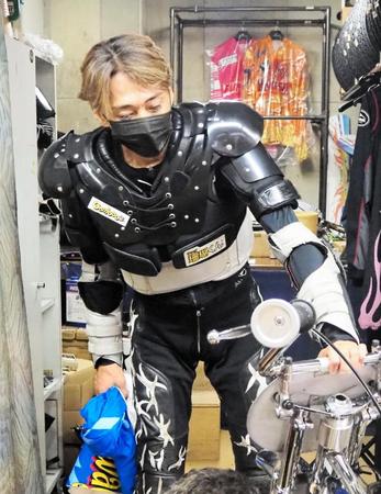 「いや～、すごく滑った」とレース後に愛車をねぎらう森且行