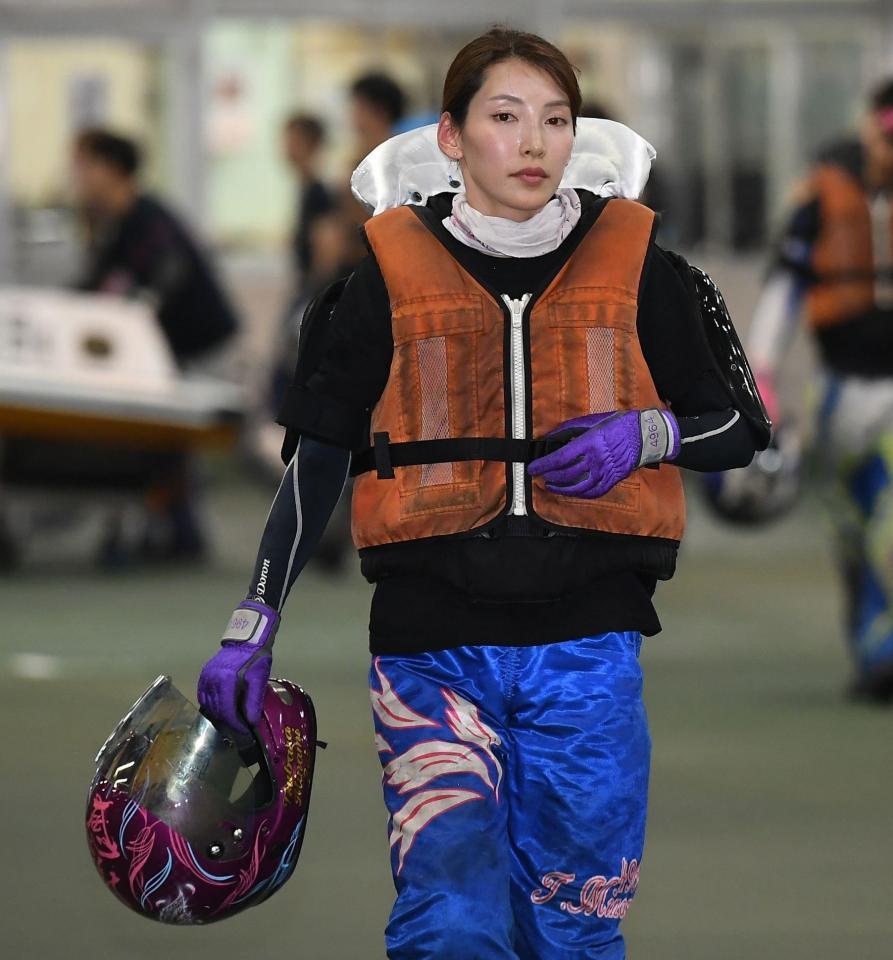 　実績機で初日は３着の土屋南