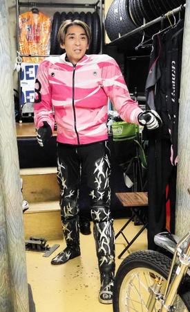 　「ハンドルをあぶって失敗した」とレース後に話す森且行