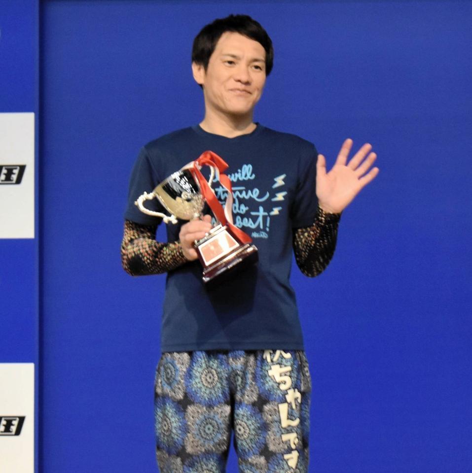 　地元で２４回目の優勝を飾った萩原秀人