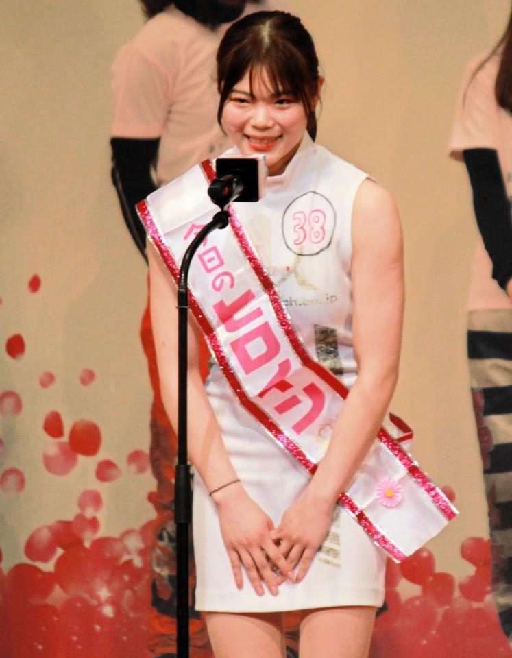 　ミス３８位のコスチュームで登場した井上遥妃