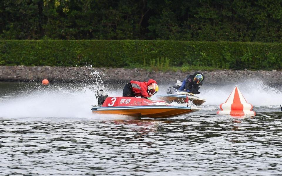 　１２Ｒファイナル、２周２Ｍを先頭で回る３号艇の茅原悠紀