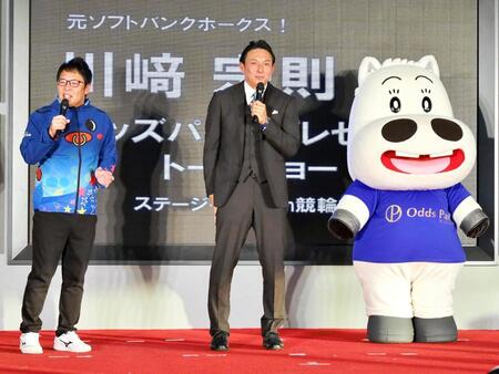 　トークショーに出演中の川崎宗則（中央）