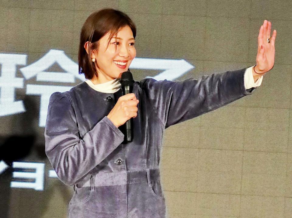 　小倉競輪で行われたトークショーに出演した潮田玲子