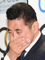 　「競輪選手はみな素晴らしい」と絶句し涙する神山雄一郎（撮影・佐藤厚）