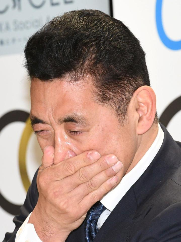 　「競輪選手はみな素晴らしい」と絶句し涙する神山雄一郎（撮影・佐藤厚）