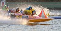 　多摩川初優出で初Ｖを飾った藤原碧生（手前・写真は１周２Ｍ）