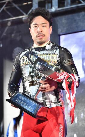 最優秀選手賞に輝いた古性優作