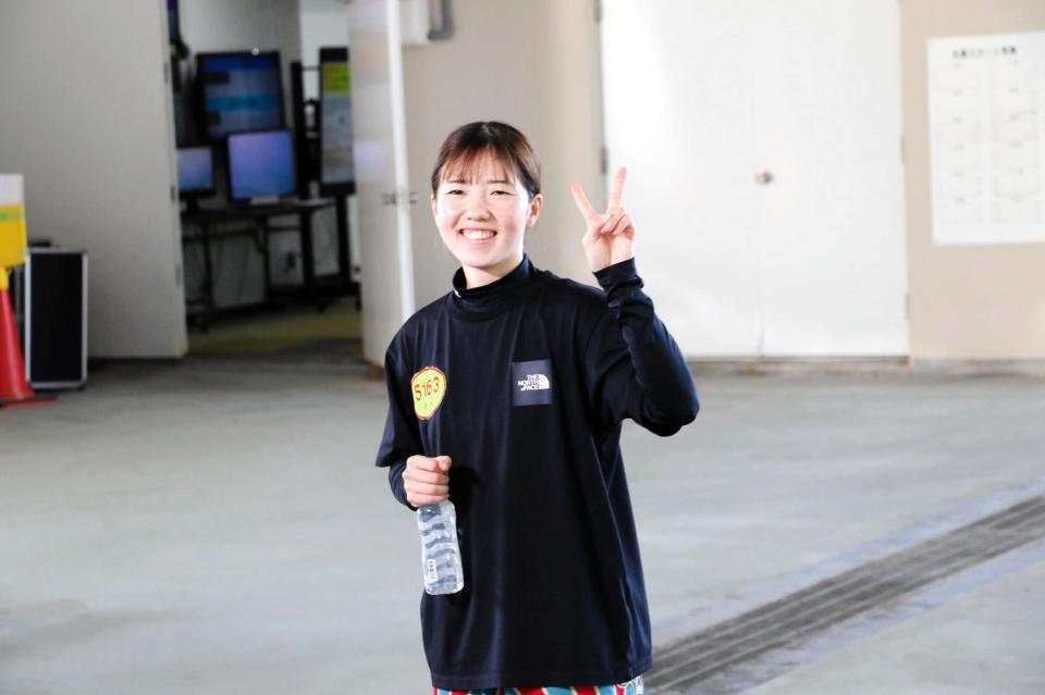 　Ｇ１初１着を飾り最高の笑みでＶサインをする清水愛海