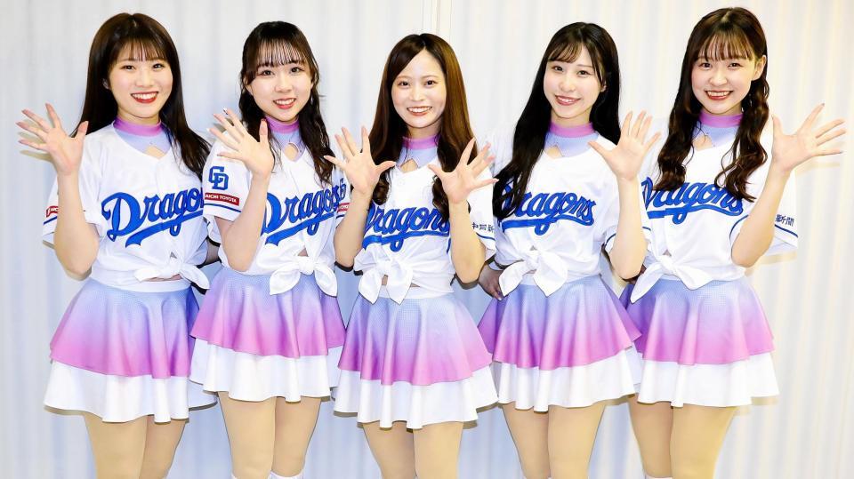 　チアドラゴンズ（左から）ＨＯＮＯＫＡ、ＫＡＲＥＮ、ＲＡＭＵ、ＡＩ、ＭＡＮＡ