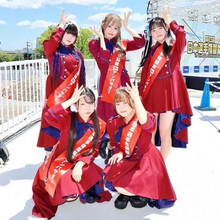 　プリンセス物語（後列左から）羽咲、桜空、小鳥遊えむ（前列左から）苺羽そらみ、湯丹望湖