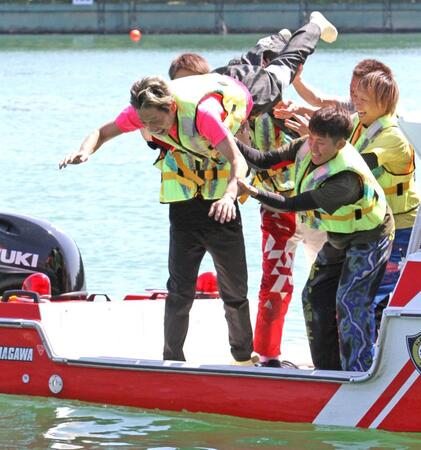 　通算１０００勝達成し水神祭をおこなった海老沢泰行