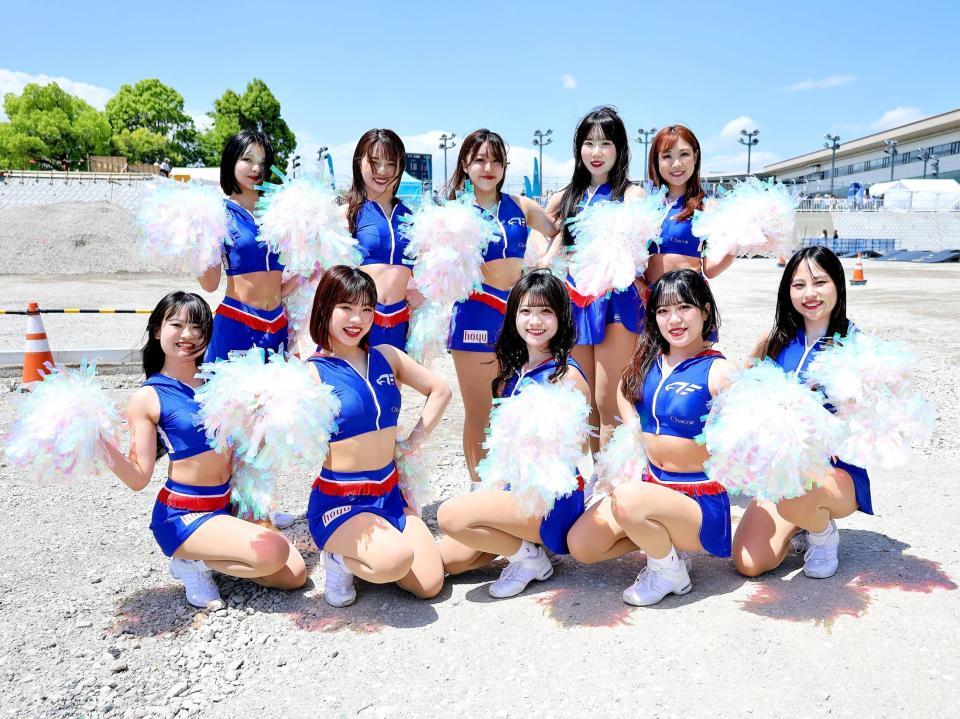 　ＦＥｇｉｒｌｓ（後列左から）Ｓａｉ、Ｈｉｒｏｋａ、Ｈｉｎａ、Ａｙａｎａ、Ｋｏｋｏｒｏ（前列左から）Ｋａｒｅｎ、Ｙｕｋａｋｏ，Ｈｉｍｉｋａ、Ｋｏｋｏｎａ、Ｌｙｎｎ