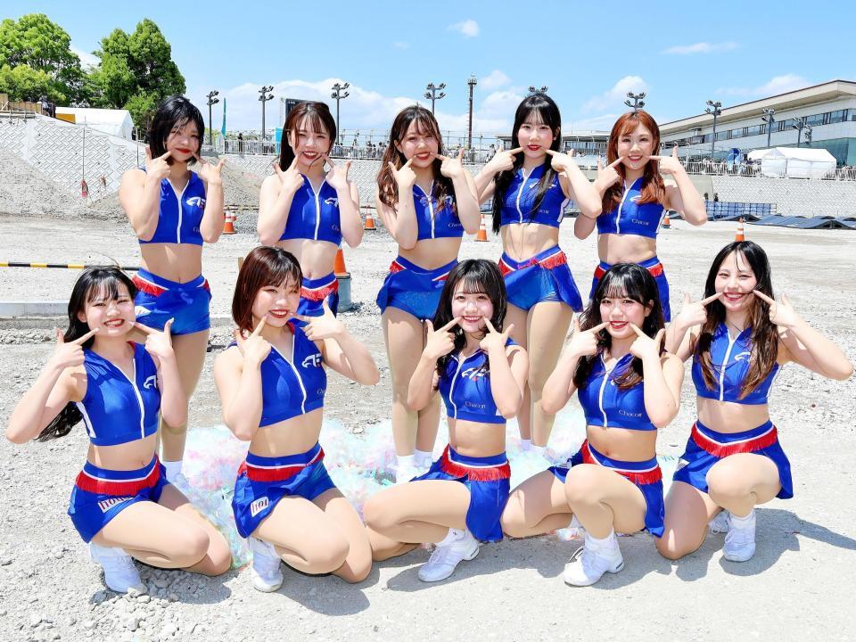 　ＦＥｇｉｒｌｓ（後列左から）Ｓａｉ、Ｈｉｒｏｋａ、Ｈｉｎａ、Ａｙａｎａ、Ｋｏｋｏｒｏ（前列左から）Ｋａｒｅｎ、Ｙｕｋａｋｏ，Ｈｉｍｉｋａ、Ｋｏｋｏｎａ、Ｌｙｎｎ