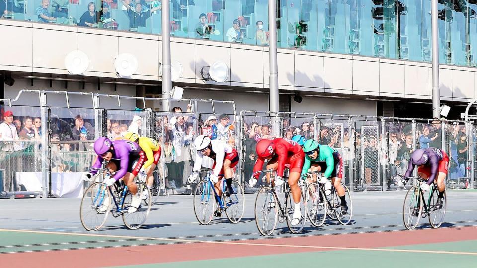 　⑨真杉匠が１着でゴール。２着は③吉田拓矢、３着は①古性優作