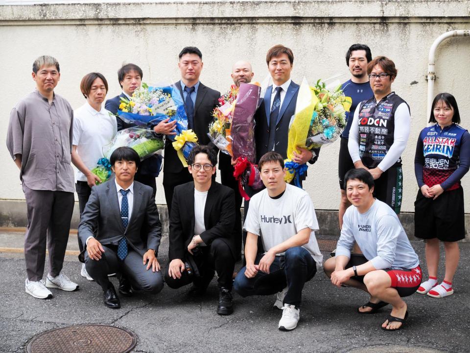 下段右から黒沢征治、片折亮太、高橋広大、白岩大助。上段右から黒沢夢姫、緒方剛、吉田晏生、平原康多、伊藤亮、平原啓多、宿口潤平、尾崎剛、新井剛央