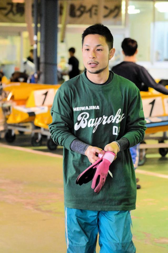 初日はまくり差しで勝利した佐藤隆太郎