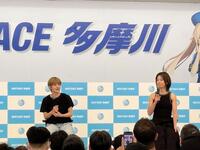 　トークショーを行った深尾巴恵（左）と出口舞有子