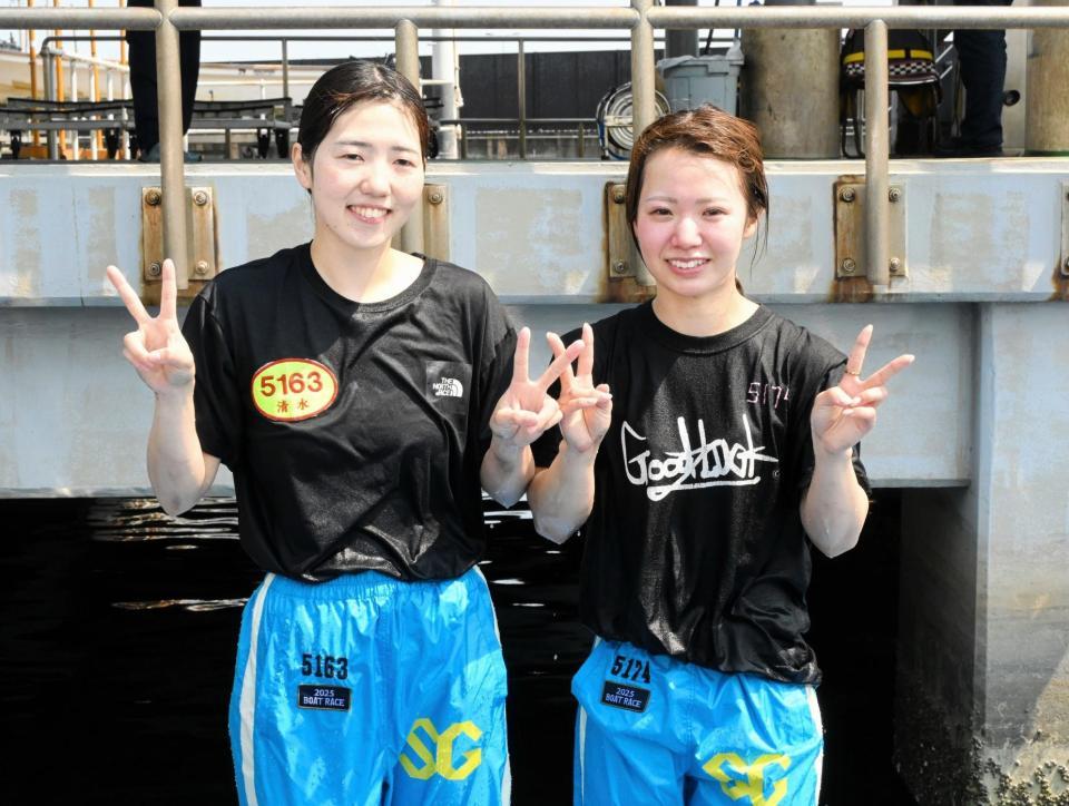 　ピースサインでＳＧ初勝利を喜ぶ川井萌（右）