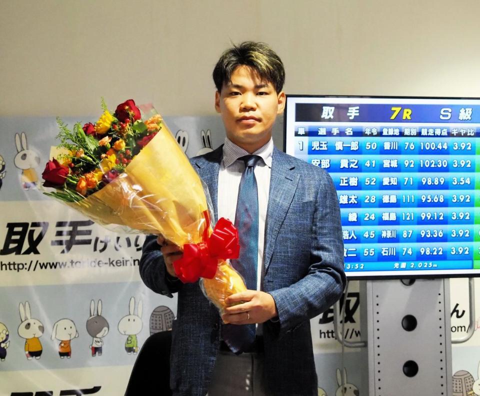 　取手競輪場で日本選手権優勝の報告会を行った吉田拓矢