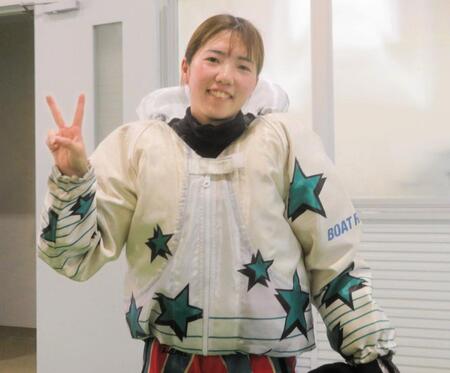 　インタビュー後にＶサインをする清水愛海