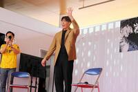 　大歓声に応える糸井嘉男氏