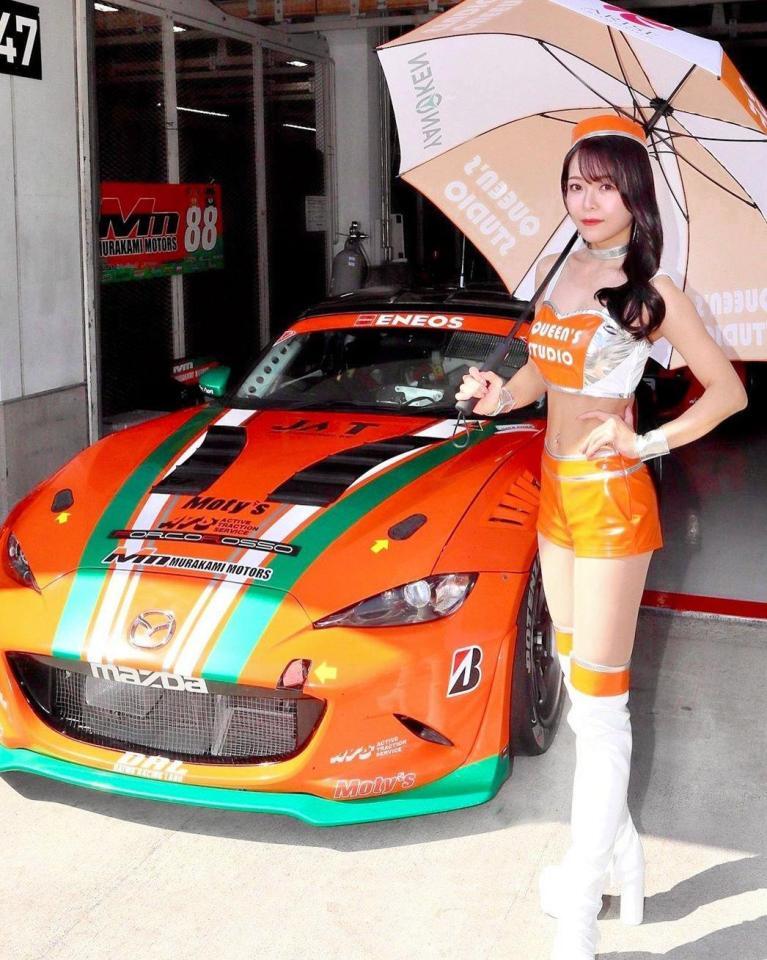 　レースクイーンとしての顔も持つ鬼塚すずの（本人提供）