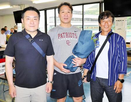 　２５日の防府競輪がラストランだった椿佳友（中央）