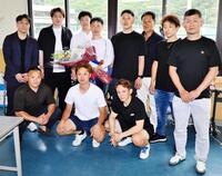 　２５日の防府競輪がラストランだった平川慎太郎（後列左から４人目）