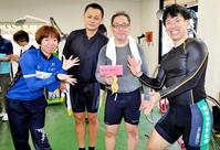 　２５日の防府競輪がラストランだった青山佐知男（左から３人目）