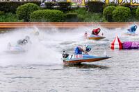 　２Ｍを先頭で旋回する池田浩二