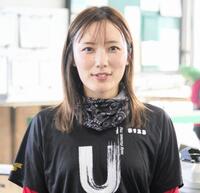 八十岡恵美 自分の子供とロゴがマッチングしたヘルメット