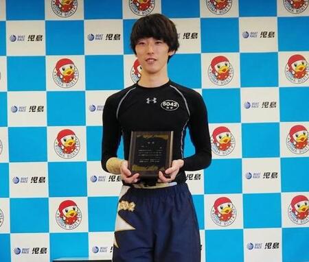 通算10回目の優勝を決め笑顔を見せる畑田汰一