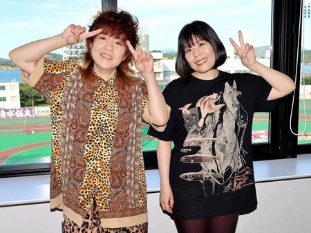 　イベント出演で玉野競輪を訪れたナ酒渚（左）とカーネーションの吉田結衣