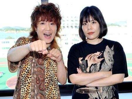 　イベント出演で玉野競輪を訪れたナ酒渚（左）とカーネーションの吉田結衣