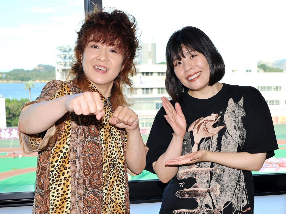 　イベント出演で玉野競輪を訪れたナ酒渚（左）とカーネーションの吉田結衣