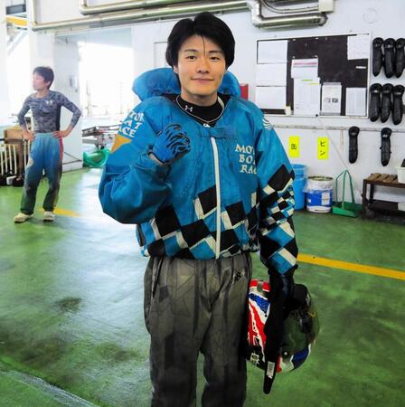 　８６走目でうれしいデビュー初勝利を決めた有山望