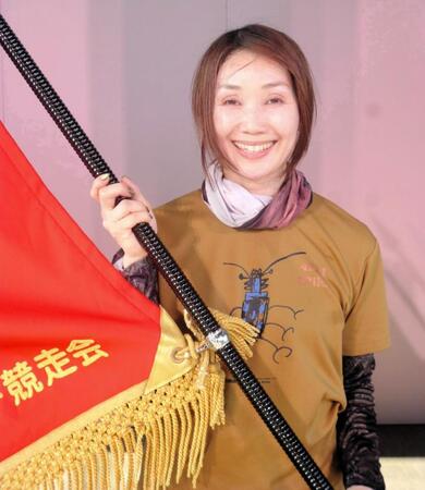 　デビュー初優勝に笑顔を見せる大橋栄里佳