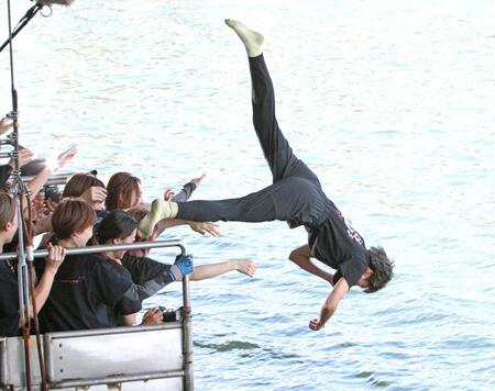　うれしいＧ１初勝利を決め水神祭を行う黒沢めぐみ