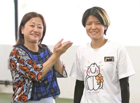 　遠藤エミちゃん（右）が１３号機をしっかり仕上げました