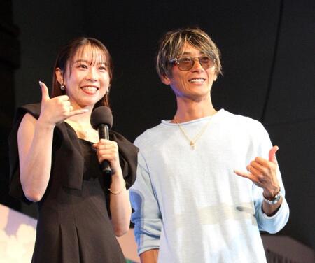 　トークショーを行った峰竜太（右）と野田なづきの師弟コンビ