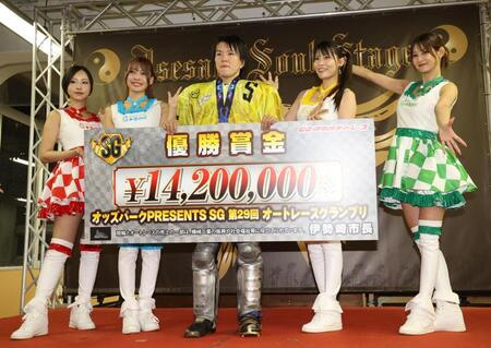 【オート】伊勢崎ＳＧ　鈴木圭一郎が最年少グランドスラムを達成で涙「雨がヘルメットに入った」