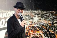 　トークショーを行う松岡昌宏